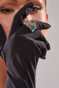 AKIRA Luxe Jag Ring | Black | Size 8
