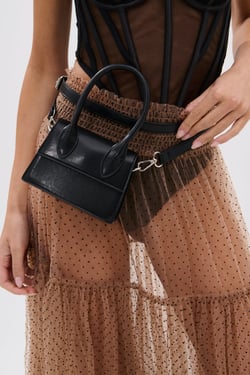 AKIRA Jacky Belt Bag | Black