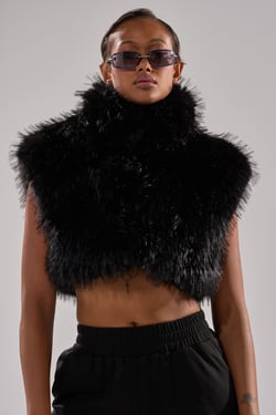 AKIRA Coco Cropped Fur Vest | Black | Size 1X