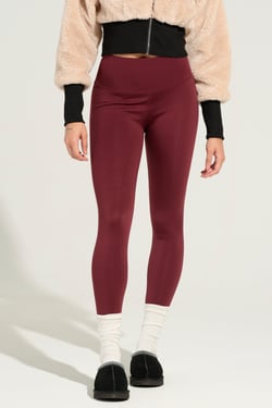 AKIRA Snuggle Flex Fleece Legging | Red