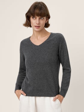 Premium Cashmere Blend Hand-Finished Seamless V-Neck Sweater SURI - Charcoal Grey / L