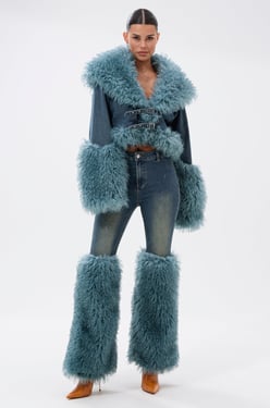 AKIRA Sit Pretty Fur Trim Jeans In Blue Denim | Size 1X