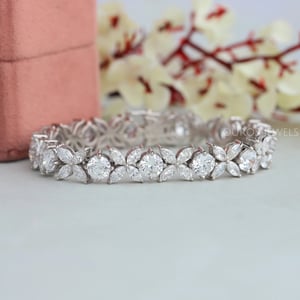 Marquise And Round Diamond Luxury Bracelet - 18KT Solid Gold / 6.50 Inches