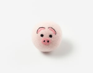 QE Home Embroidered 100% Wool Dryer Ball in Piggy, Pink