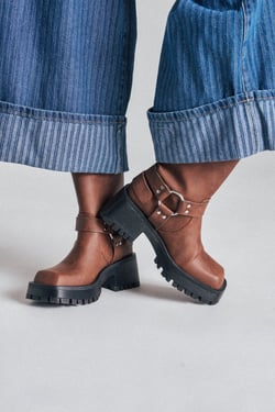 AKIRA Azalea Wang Bucked Chunky Heel Combat Bootie | Brown | Size 11