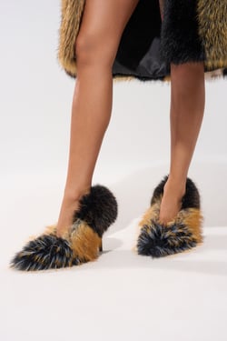 AKIRA Azalea Wang Omircon And Tan Fur Stiletto Pump Shoes | Black | Size 7