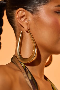 AKIRA Belle Earrings