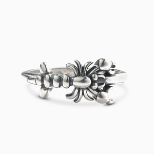 Jeulia "Sideways Lobster" Sterling Silver Ring