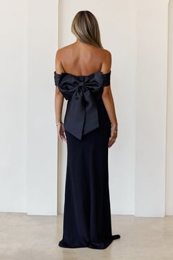 The Sleek Soirée Off Shoulder Maxi Dress Black