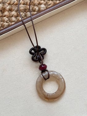 Long Pendant Necklace With Marbled Design - Beige Bloom Cutout / One Size