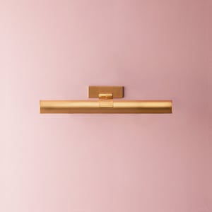 Regular Seurat rechargeable picture light in antique brass