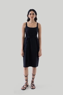 Fitted Knee Length Dress in Black - Black / M