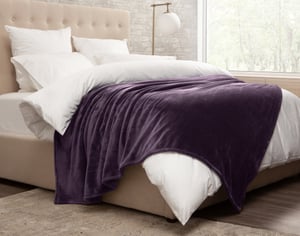 QE Home Cashmere Touch Fleece Blanket in Purple, Queen