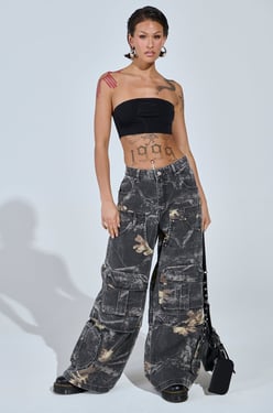 AKIRA Down And Dirty Cargo Camo Pants | Size 1X