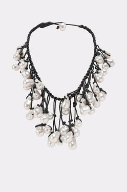AKIRA Giving Everything Necklace | Black