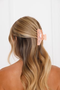 Kylie Claw Clip Pink