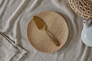 nkuku Khana Cake Slice | Serveware | One Size | Brushed Gold