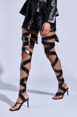 AKIRA Azalea Wang Howlite Studded Strapped Sandal | Black | Size 11
