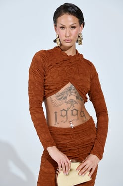 AKIRA Maybe Next Time Ruched Long Sleeve Top | Brown | Size Large