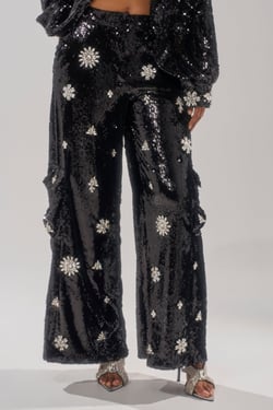 AKIRA Dazzling Holiday Sequin Wide Leg Cargo Pants | Black | Size XL