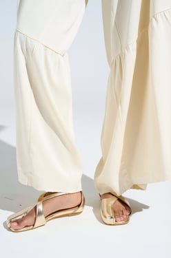AKIRA Aulora Gold Flat Sandal With Peep Toe | Size 8