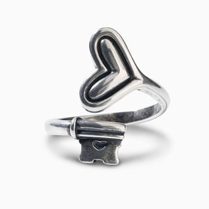 Jeulia "Key To My Heart" Sterling Silver Ring
