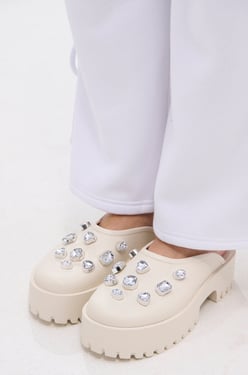 AKIRA Azalea Wang Hain Ivory Rhinestone Flat Shoes | Size 7