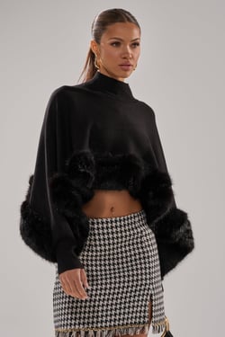 AKIRA Quiet Lux Fur Trim Sweater | Black | Size Large/XL