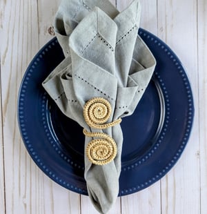 Caracoli Handwoven Iraca Napkin Ring - Natural Palm with Color Accents / Dark Green