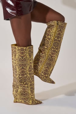 AKIRA Azalea Wang Kenya Yellow Snake Print Knee High Wedge Boot | Size 12
