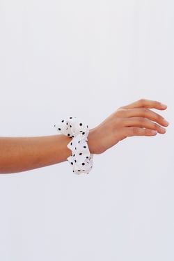 Babe Scrunchie in Mini Dot