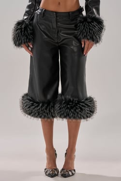 AKIRA Mind Your Own Fur Trim Bermuda Shorts | Black | Size 1X