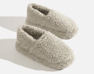 QE Home Wooly Fleece Slippers in Grey Mist, White, Medium