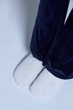 AKIRA Rhys Ivory Fuzzy Flat Shoes | Size 11