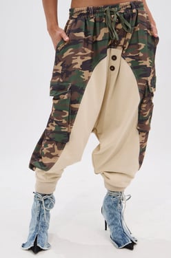 AKIRA Down For It Camo Jogger Pants | Size XL