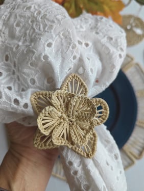 Star Flower Handwoven Iraca Napkin Ring - Solid Color (one solid color) / Natural