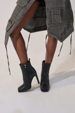 AKIRA Azalea Wang Amherst PU Bootie | Black | Size 11