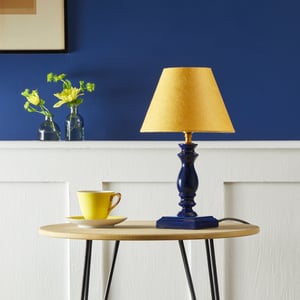 Wilma table lamp in navy blue