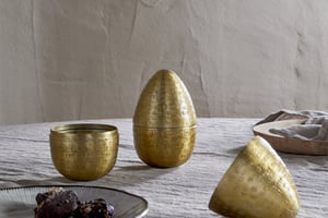 nkuku Mutti Hammered Opening Egg | Decorative Accessories | One Size | Antique Brass