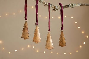 nkuku Mishti Tree Baubles Set Of 4 | Christmas Decorations | Antique Brass | Small ()