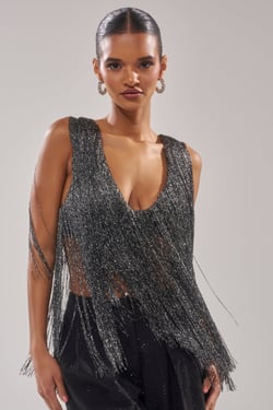 AKIRA Devvon Fringe Top | Black | Size XL