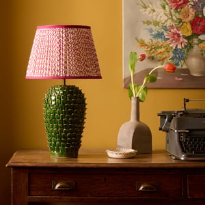 Regular Stucco table lamp in Emerald
