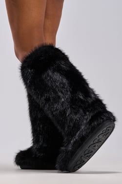 AKIRA Azalea Wang Emir Flat Fur Knee High Boot | Black | Size 11