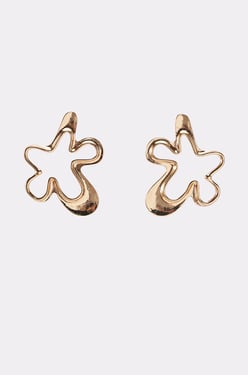 AKIRA Vic Earrings