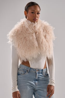 AKIRA Coco Cropped Fur Vest In Beige | Size 1X