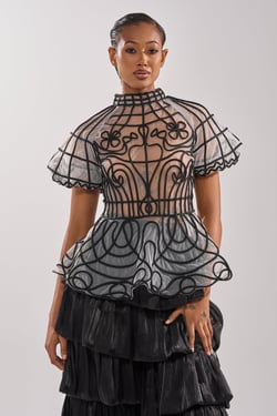 AKIRA Doll Face Short Sleeve Structured Blouse | Black | Size Small