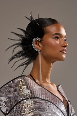 AKIRA Glam Bird Black Feather Ear Cuff | Black Silver