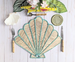 Shell Handwoven Iraca Placemat - Natural Palm with Accent Color / Light Green