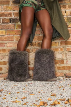 AKIRA Azalea Wang Briash Olive Wedge Fur Bootie | Size 8.5