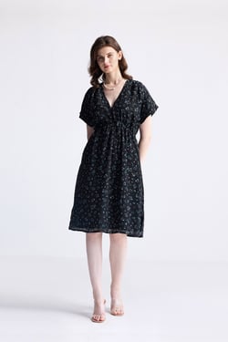 Gathered Knee-length Dress in Dark Blue Florals - Ditzy wildflowers / L